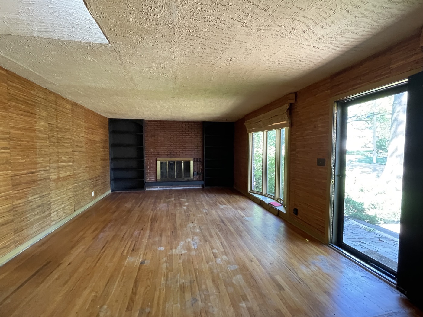 Living room before — Acorn Properties renovation